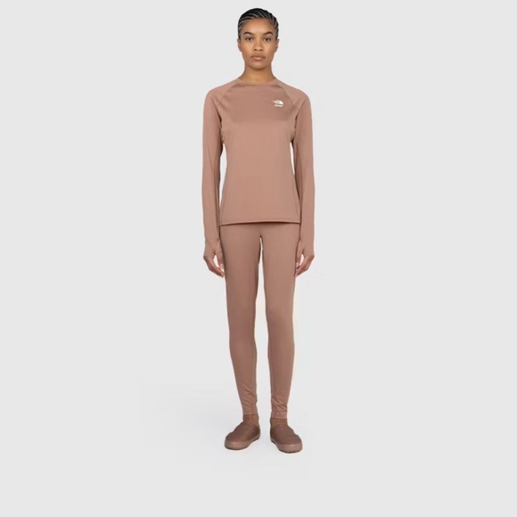 NWT SKIMS X NORTH FACE W DOT TIGHT
COLOR OCHRE
SIZE MEDIUM/REGULAR - Picture 4 of 9